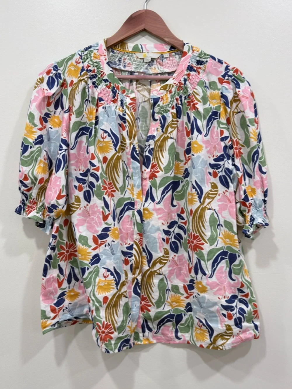 Boden Floral Puff-Sleeve Linen Top in Multi with Smocking - Picture 4 of 8